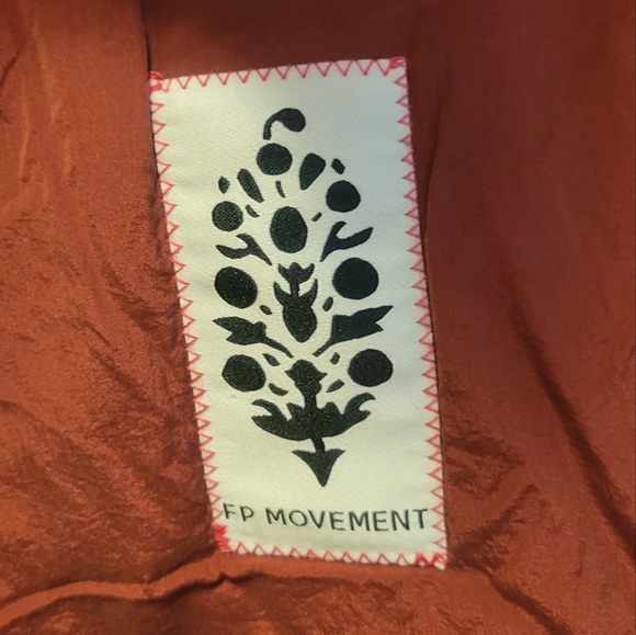 NWT FP Movement Pillow puffer pullover with hood. Sour cherry. Size s. - Picture 4 of 4